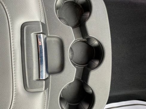 Used 2020 RAM 1500 Classic SLT image 17