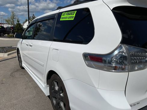 Used 2017 Toyota Sienna SE w/ SE Preferred Package FWD image 5