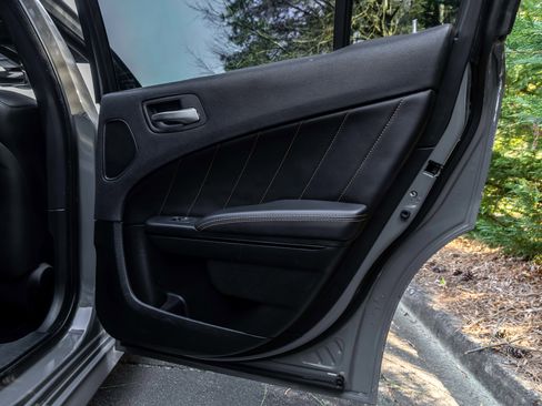 Used 2017 Dodge Charger R/T image 33