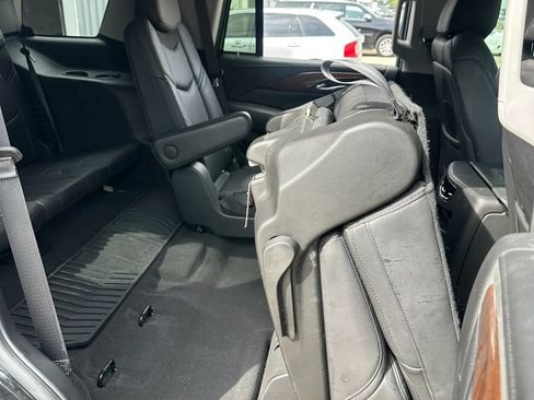 Used 2019 Cadillac Escalade Premium Luxury w/ Escalade Sport Edition AWD/4WD image 17