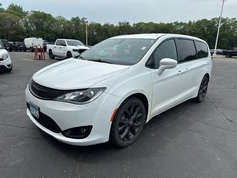 Used 2019 Chrysler Pacifica Touring Plus FWD image 5
