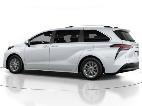 New 2026 Toyota Sienna XLE FWD image 5