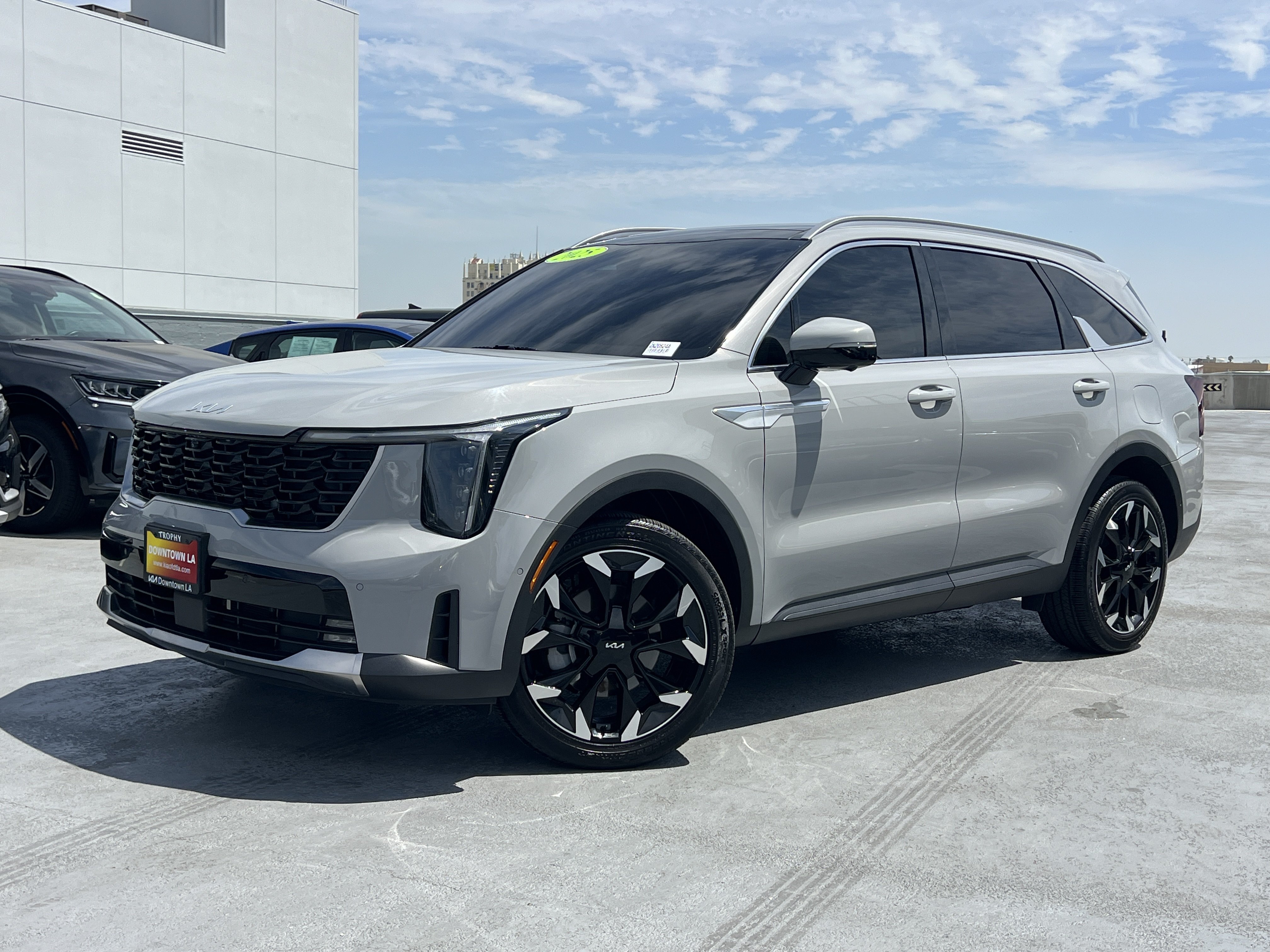 Certified 2025 Kia Sorento SX FWD image 2