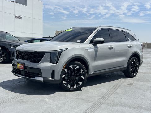 Certified 2025 Kia Sorento SX FWD image 2