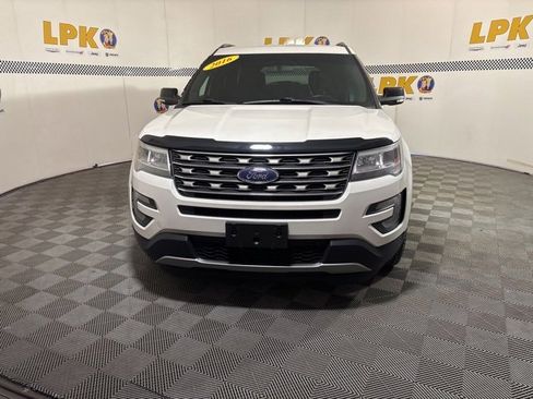 Used 2016 Ford Explorer XLT image 4