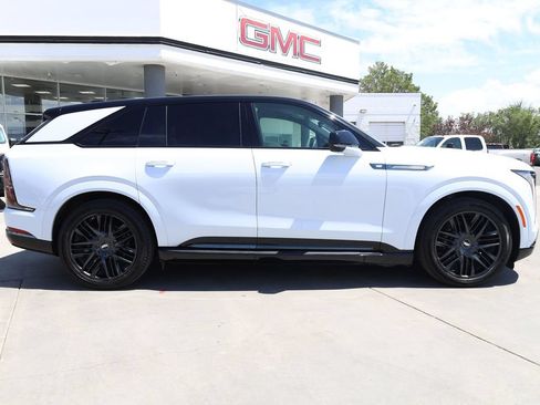 Used 2026 Cadillac Escalade IQ Sport 1 w/ LPO, ONYX Package AWD/4WD image 7