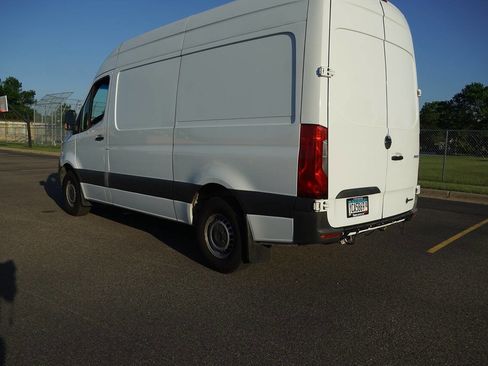 Used 2020 Freightliner Sprinter 2500 RWD image 7