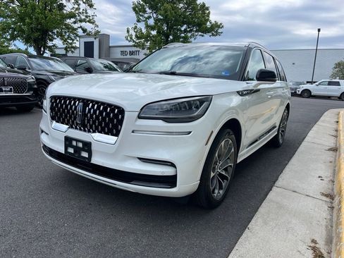 Used 2023 Lincoln Aviator Grand Touring w/ Equipment Group 301A AWD/4WD image 3
