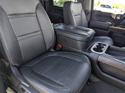 Used 2022 GMC Sierra 2500 Denali w/ Denali Black Diamond Edition image 10