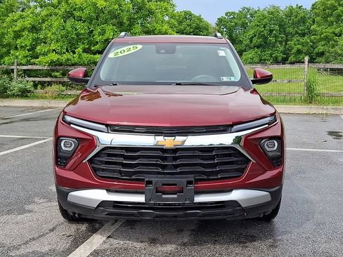 Used 2025 Chevrolet TrailBlazer LT AWD/4WD image 2