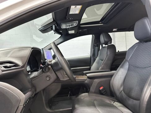 Certified 2025 Toyota Sienna Platinum AWD/4WD image 13