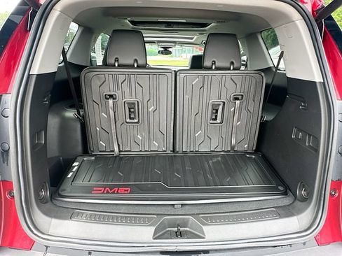 Used 2023 GMC Acadia SLT w/ LPO, Floor Liner Package FWD image 29