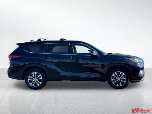 Used 2022 Toyota Highlander XLE FWD image 7