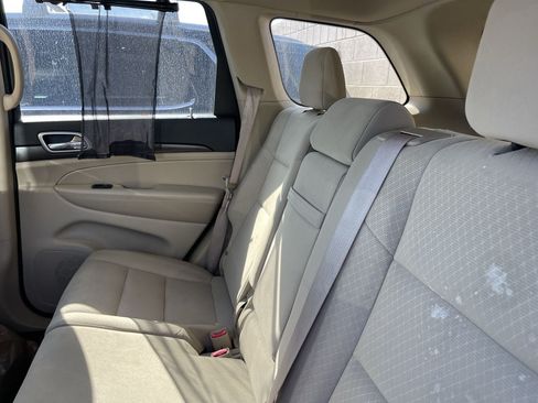 Used 2018 Jeep Grand Cherokee Laredo RWD image 7