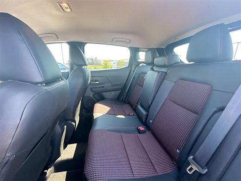 Used 2025 Nissan Kicks SR image 17