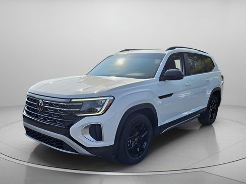 Certified 2024 Volkswagen Atlas Peak Edition SE AWD/4WD image 1