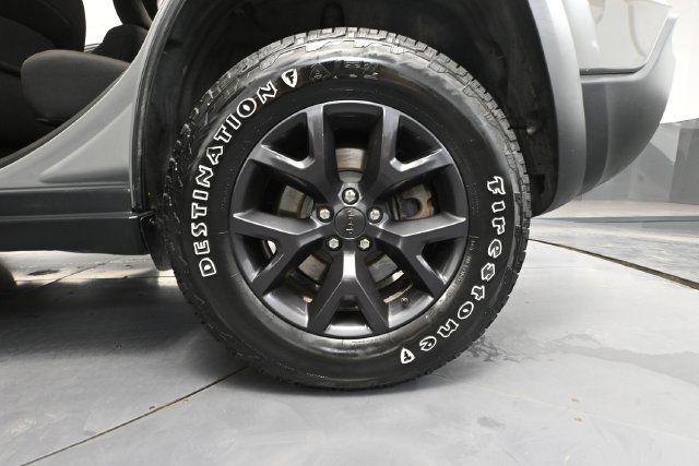 Used 2019 Jeep Cherokee Latitude AWD/4WD image 10