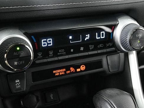 Used 2022 Toyota RAV4 LE image 15