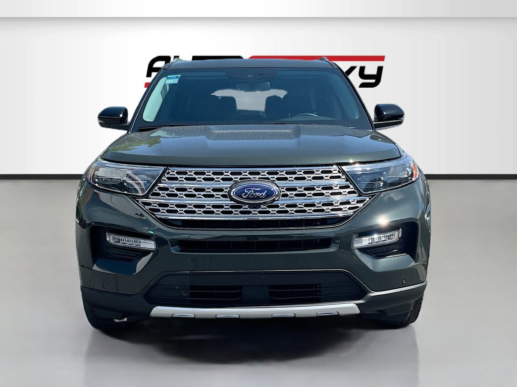Used 2024 Ford Explorer Limited w/ Equipment Group 301A AWD/4WD image 2