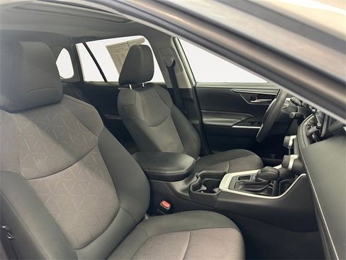 Used 2019 Toyota RAV4 XLE w/ Carpet Mat Package image 15