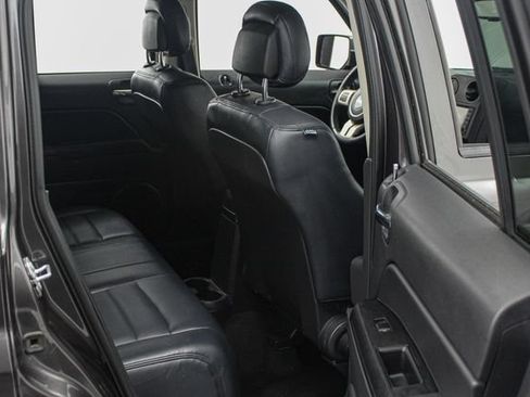 Used 2017 Jeep Patriot 75th Anniversary w/ Power Value Group AWD/4WD image 22