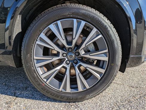 Certified 2022 Volvo XC90 T5 Momentum w/ Climate Package image 11