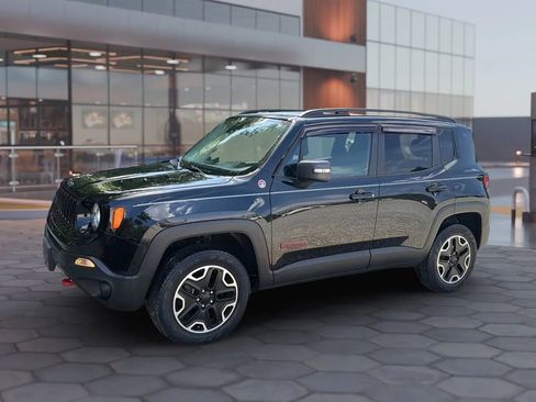 Used 2017 Jeep Renegade Trailhawk AWD/4WD image 2