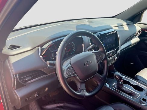 Used 2023 Chevrolet Traverse RS image 9