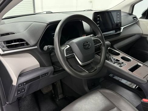Used 2021 Toyota Sienna LE FWD image 8
