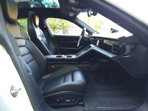 Used 2023 Porsche Taycan image 21