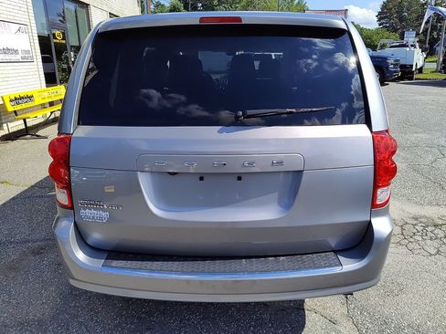 Used 2019 Dodge Grand Caravan SE FWD image 7