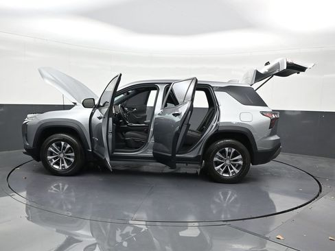 Used 2025 Chevrolet Equinox LT image 37