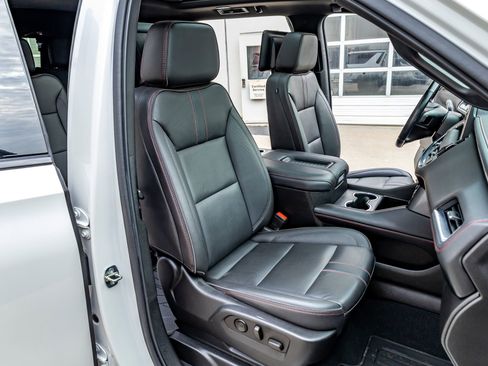 Used 2022 Chevrolet Tahoe RST w/ Sport Performance Package image 31