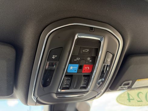 Used 2024 Jeep Grand Cherokee L Altitude AWD/4WD image 27