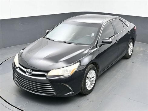 Used 2016 Toyota Camry LE image 31