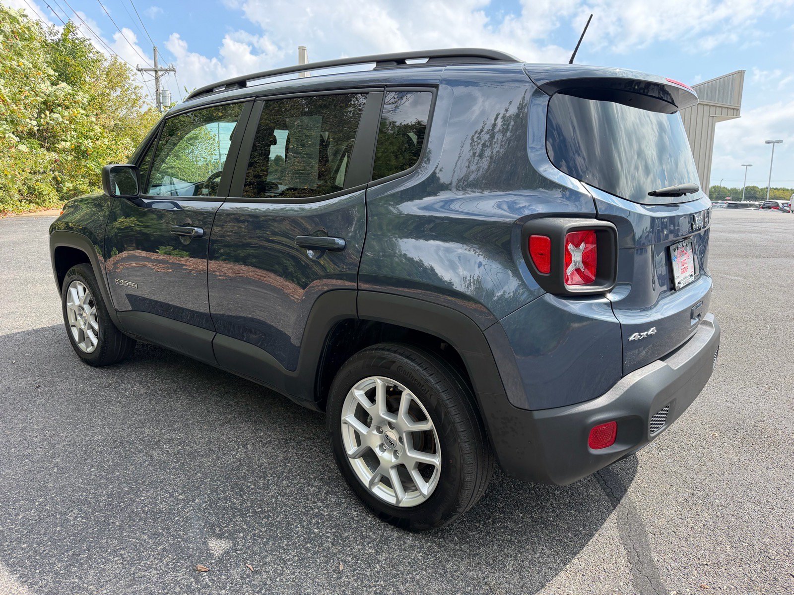 Used 2022 Jeep Renegade Latitude w/ Convenience Group AWD/4WD image 10