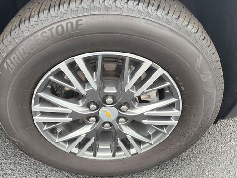 Used 2025 Chevrolet Traverse LT FWD image 34