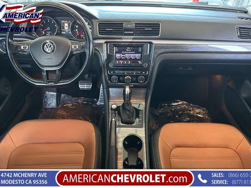 Used 2018 Volkswagen Passat 3.6 SEL Premium FWD image 17