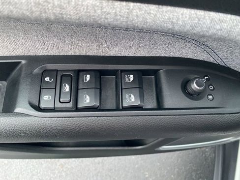 Used 2024 Jeep Compass Latitude image 11