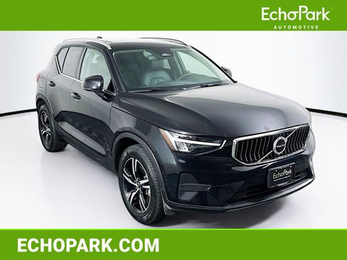 Used 2025 Volvo XC40 B5 Core AWD/4WD image 1