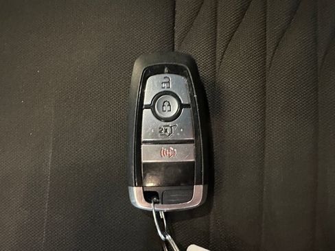 Used 2021 Ford Explorer XLT AWD/4WD image 17