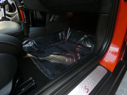 Used 2019 MINI Cooper S w/ Premium Package image 32