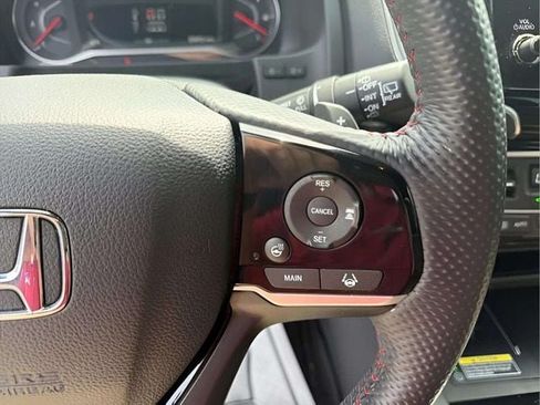 Used 2025 Honda Passport Black Edition image 8