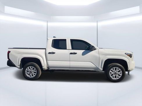 Used 2024 Toyota Tacoma SR image 2
