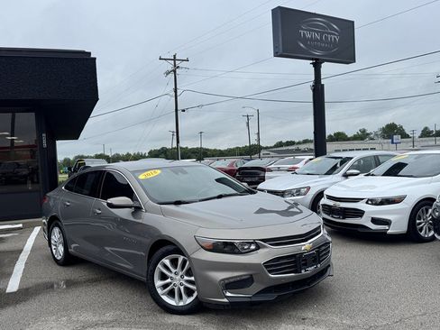 Used 2018 Chevrolet Malibu LT w/ Leather Package FWD image 1