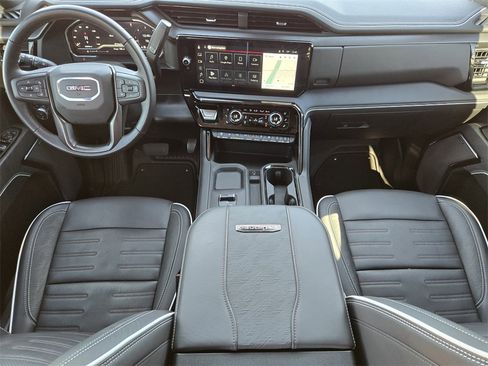 Used 2025 GMC Sierra 2500 AT4X image 5