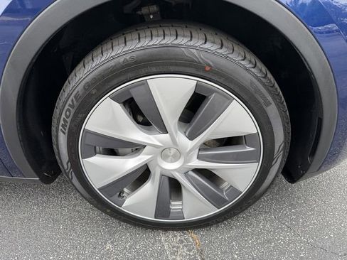 Used 2023 Tesla Model Y Long Range AWD/4WD image 41