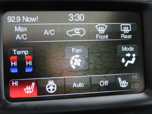 Used 2018 Jeep Cherokee Latitude w/ Comfort & Convenience Group image 34