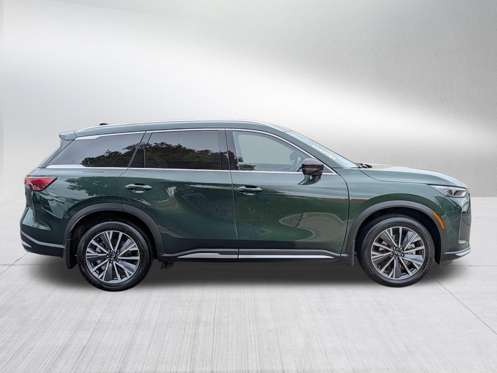 Certified 2026 INFINITI QX60 Luxe w/ Cargo Package AWD/4WD image 8