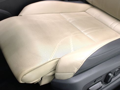 Used 2019 Lexus ES 300h Luxury image 35